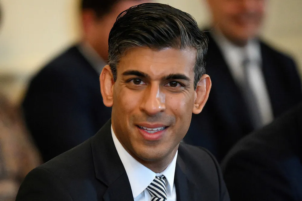 Rishi Sunak sa opp som finansminister i protest mot Boris Johnson. Han er blant favorittene til å ta over toppjobben.