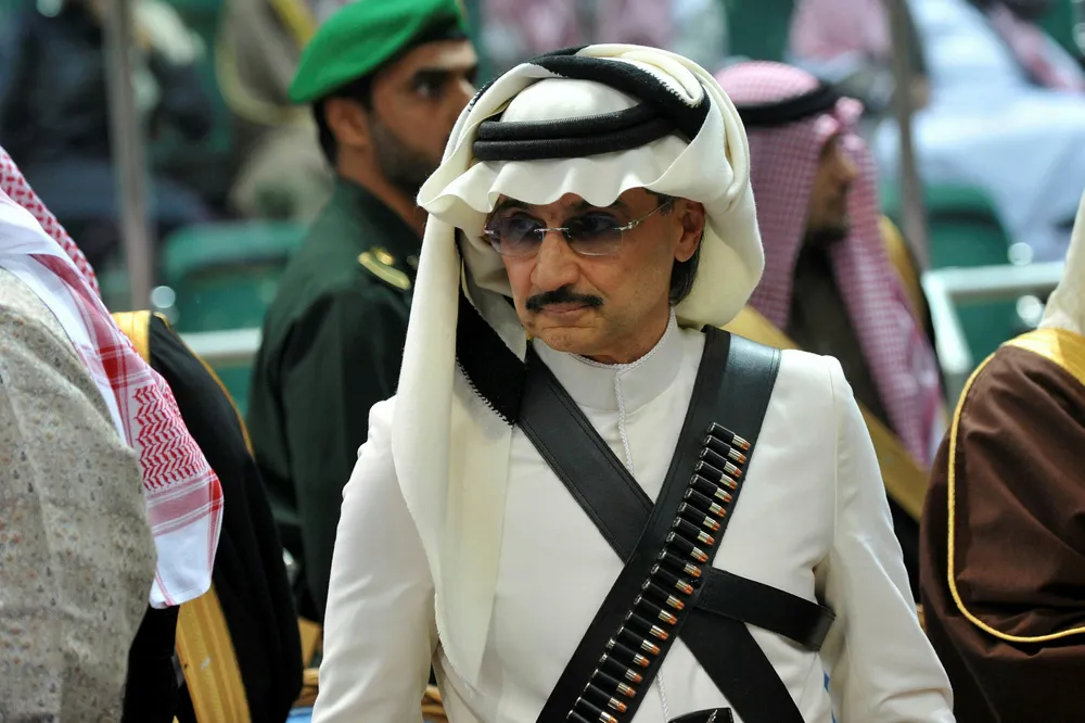 Prins Al-Waleed bin Talal har kjøpt seg opp i mange av verdens største teknologibedrifter og har vært en kjent skikkelse i USA der han blant annet har samarbeidet med Bill Gates som sammen eier hotelloperatøren Four Seasons Holdings. Foto: Fayez Nureldine/AFP Photo/NTB Scanpix
