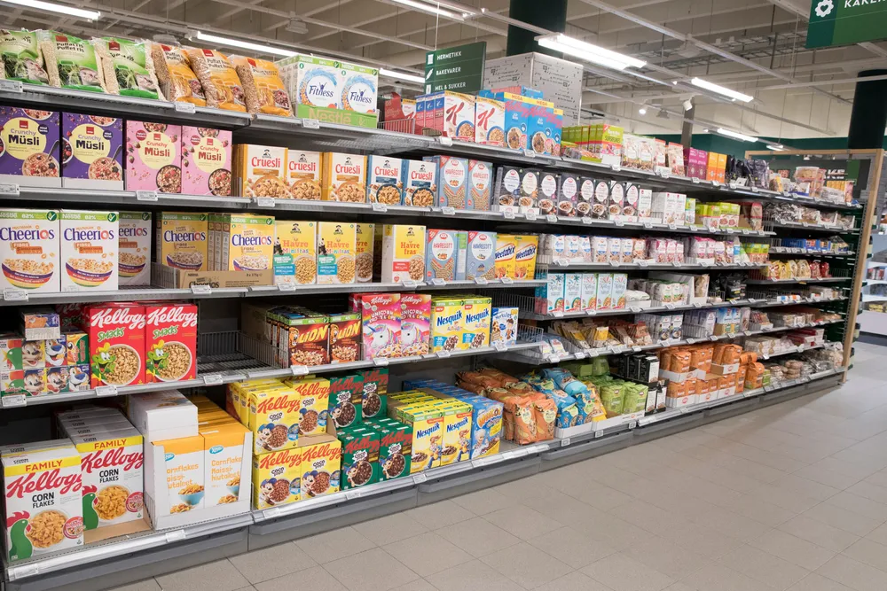 De tre store dagligvarekjedene, Norgesgruppen, Coop og Rema, blir pålagt å gi en saklig begrunnelse for forskjeller i innkjøpsbetingelser og -priser til sine leverandører.