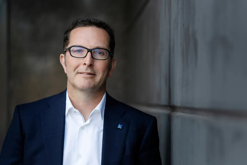 – Vi ville ikke gi noen gaver til den russiske presidenten, men vi må nå erkjenne at han ikke ventet på det, og rett og slett tok det fra oss selv, sier Wintershall Deas konsernsjef Mario Mehren etter at selskapet kunngjorde at det trekker seg ut av Russland. Exiten vil koste – blant annet to milliarder euro i kontanter som Gazprom ifølge Mehren har tatt.