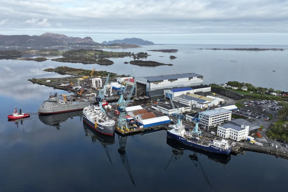 Ulstein verft leverer gode resultater. Verftet har en stor ordrebok, og kan vise til flere store, parallelle oppdrag på verftet.