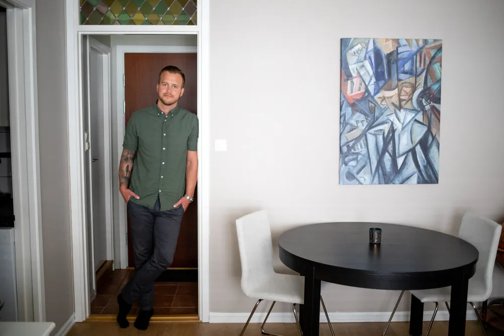Anders Grytdal (30) fikk seg jobb i Oslo i vår, men grunnet de høye boligprisene valgte han å kjøpe bolig i Drammen, og vil pendle til Oslo når han må på kontoret.