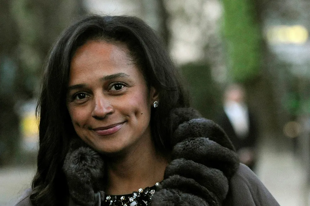 Diktatordatter Isabel dos Santos mistet flere av sine posisjoner da faren gikk av som president, men hun har beholdt mesteparten av pengene. Nå er hennes bror arrestert og varetektsfengslet, mistenkt for korrupsjon.