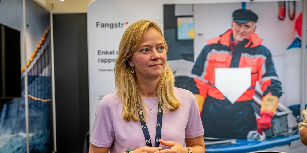 Jeanette Veibakken i Fangstr har det travelt fram mot 1. juli, som er fristen for når flåten helt ned til 10 meter skal rapportere elektronisk. (arkiv)