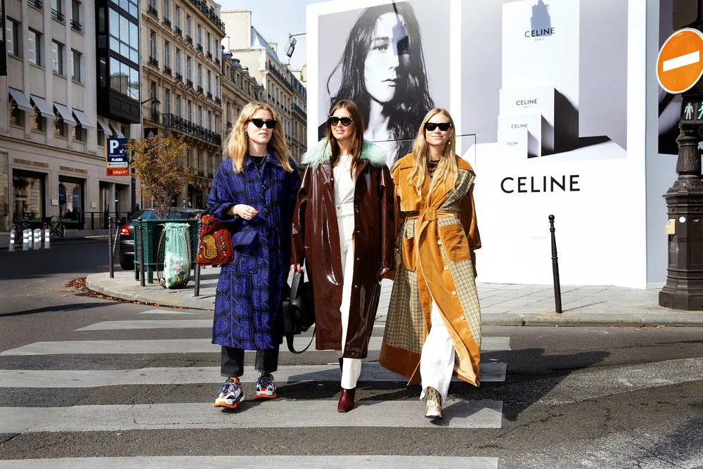 Annabel Rosendahl, Darja Barannik, og Tine Andrea Storløs er influensere, gode venninner, men også konkurrenter. Her er de på vei til pr-lunsj på kjendisrestauranten L'Avenue i Paris.