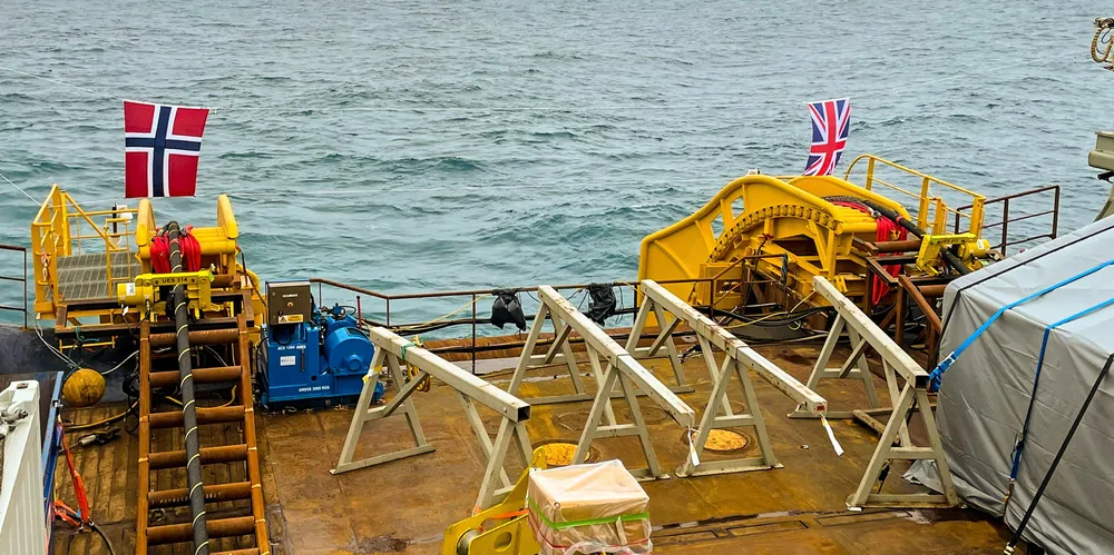 Etter en testperiode, starter prøvedriften av North Sea Link, verdens lengste undersjøiske strømkabel, i oktober. Kapasiteten vil være inntil 700 MW, som vil bli gjort tilgjengelig for markedet.