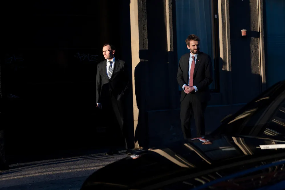 Næringsminister Jan Christian Vestre (th) og klima- og miljøminster Espen Barth Eide, begge fra Ap, har liten tro på at de kan få endret brexit-avtalen for å sikre norsk batteriindustri. Men de har flere kort på hånda.