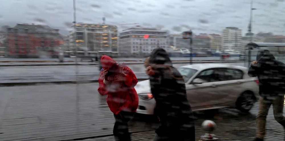 Mye nedbør i Sør-Norge sammen med mye vindkraft på kontinentet gjør at prisen bikker under null.
