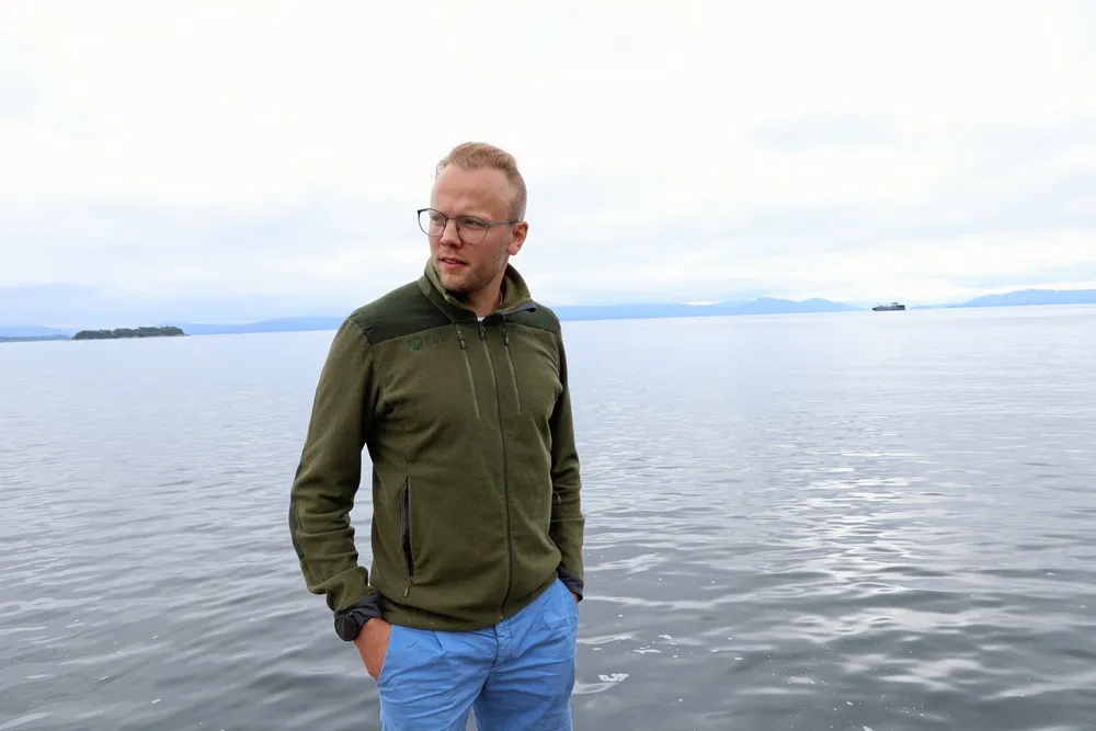 Oppdretter Sondre Eide er daglig leder i Eide Family. – Vi trenger i det minste en forsterket miljøfleksibilitet, mener han om havbruksforliket på Stortinget.