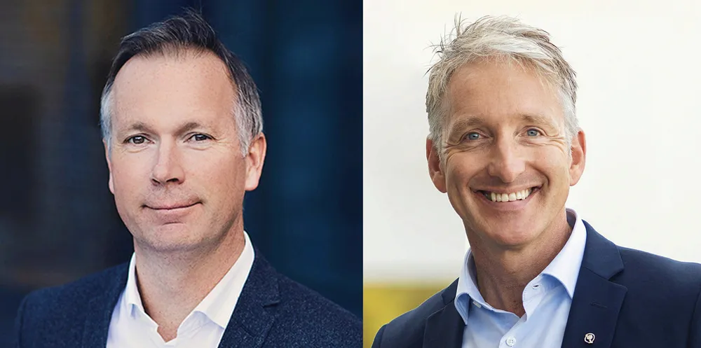 Administrerende direktør i Østfold Energi, Oddmund Kroken (t.h.), inngår avtale med administrerende direktør Anders Kvamme i Yve, om videresalg av kraftprodusentens fastprisavtaler til næringslivet.