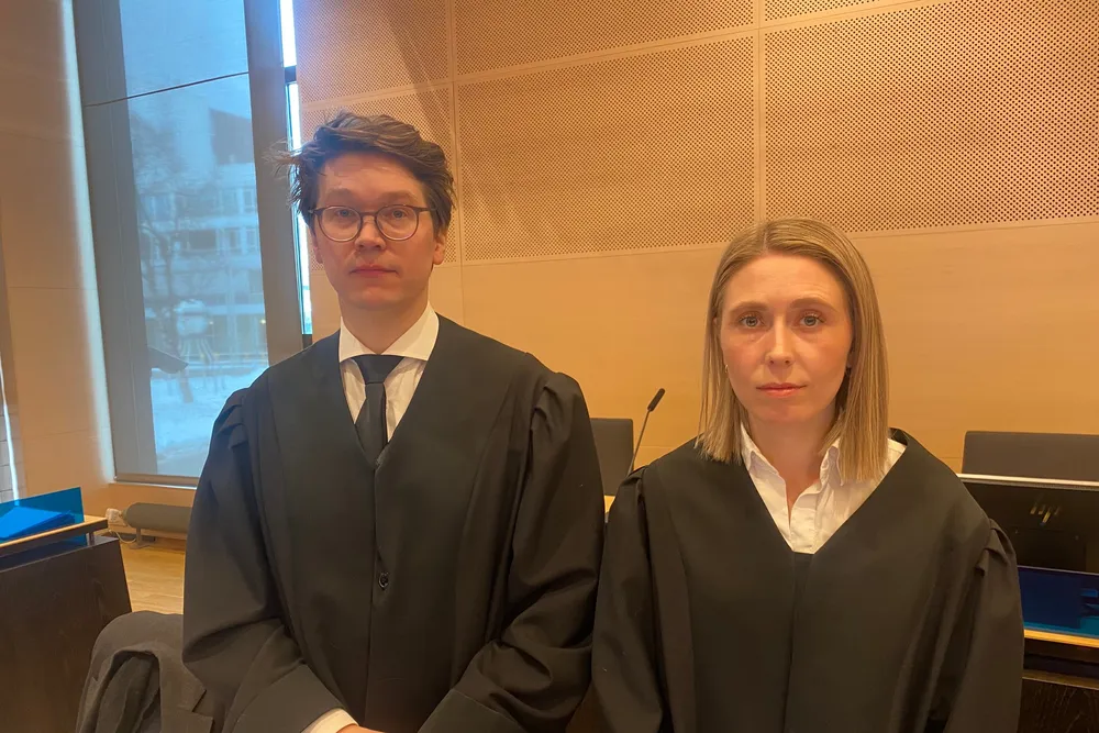 Den tiltalte fiskeren i 50-årene forsvares av Håvard Jakobsen og Wilde Tobiassen.