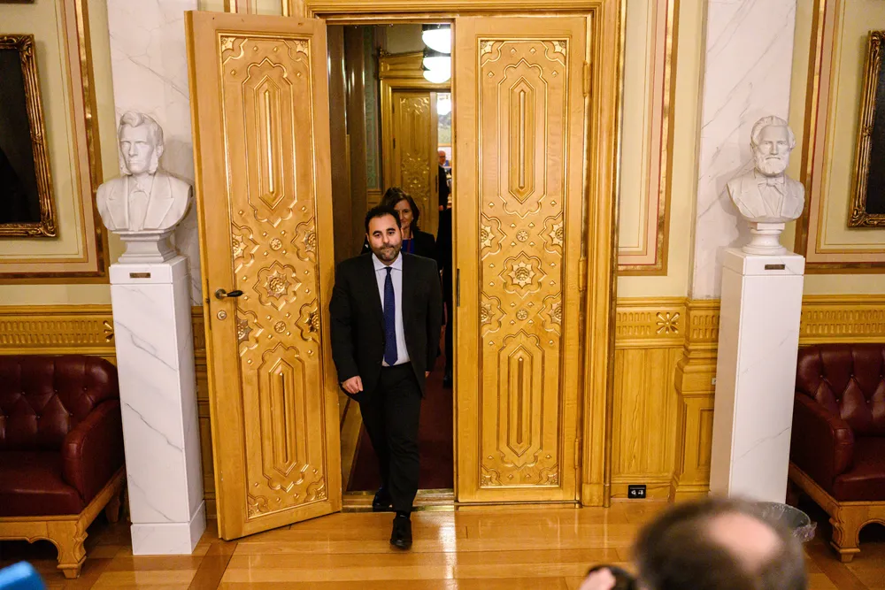 Forslaget fra Stortingets presidentskap som ble lagt frem fredag fremstår som intellektuelt uorganisert, skriver artikkelforfatterne. Bilde av stortingspresident Masud Gharahkhani
