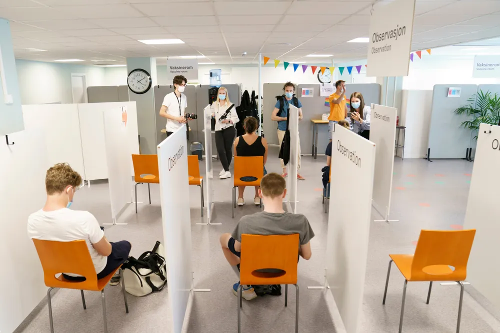 Norges barnevaksinasjonsprogram er i dag frivillig, men har tidligere inkludert obligatoriske vaksiner. Rundt 97 prosent av alle barn vaksineres, skriver Karen Helene Ulltveit-Moe.