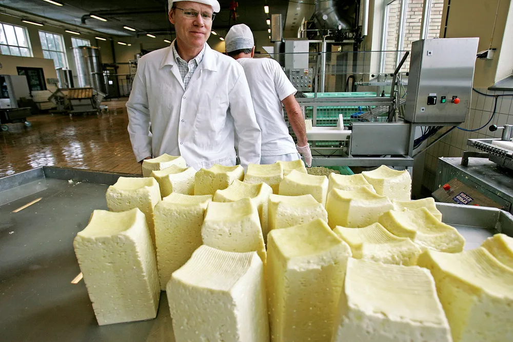 Lillehammer Ysteri har allerede lagt mange faser bak seg med flere eierkonstellasjoner, og nå er det Synnøve Findens tur. Her fra 2006 da det ble laget gresk feta og italiensk mozarella på ysteriet, Foto: Lars Erik Skrefsrud