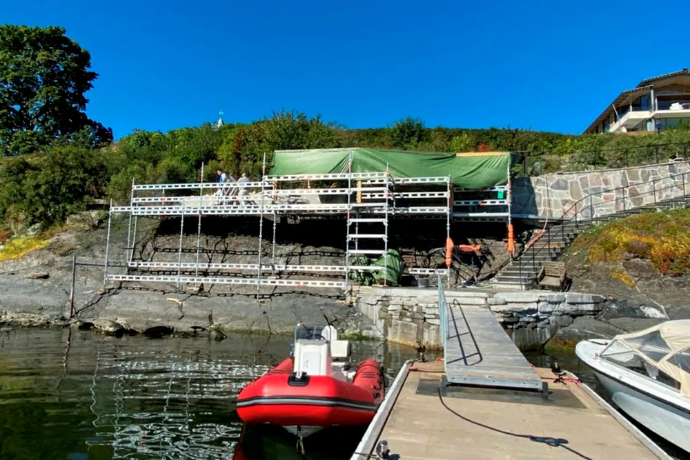 Dette arbeidet foregikk i strandsonen på Øystein Stray Spetalens eiendom i Bygdøynesveien 25 i slutten av august, ifølge Plan- og bygningsetaten i Oslo.