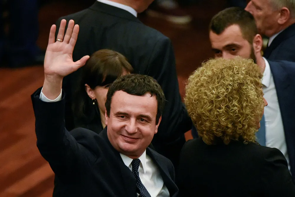 Etter nesten fire måneder med politiske samtaler har Kosovo fått en ny koalisjonsregjering med den tidligere aktivisten Albin Kurti som ny statsminister.