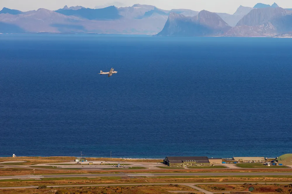 Et Orion-fly tar av fra Andøya flystasjon. Regjeringen viderefører og styrker også vedlikeholdet av kritisk infrastruktur på Andøya for å styrke evnen til å ta imot allierte fly, skriver forsvarsminister Bjørn Arild Gram.