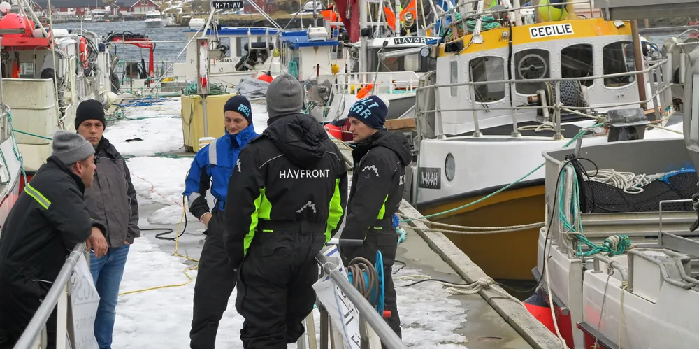 Flere unge enn eldre fiskere vil stemme på Fremskrittspartiet, viser Fiskeribladet og IntraFish sin partimåling. Personene på bildet har ikke noe med partimålingen å gjøre.