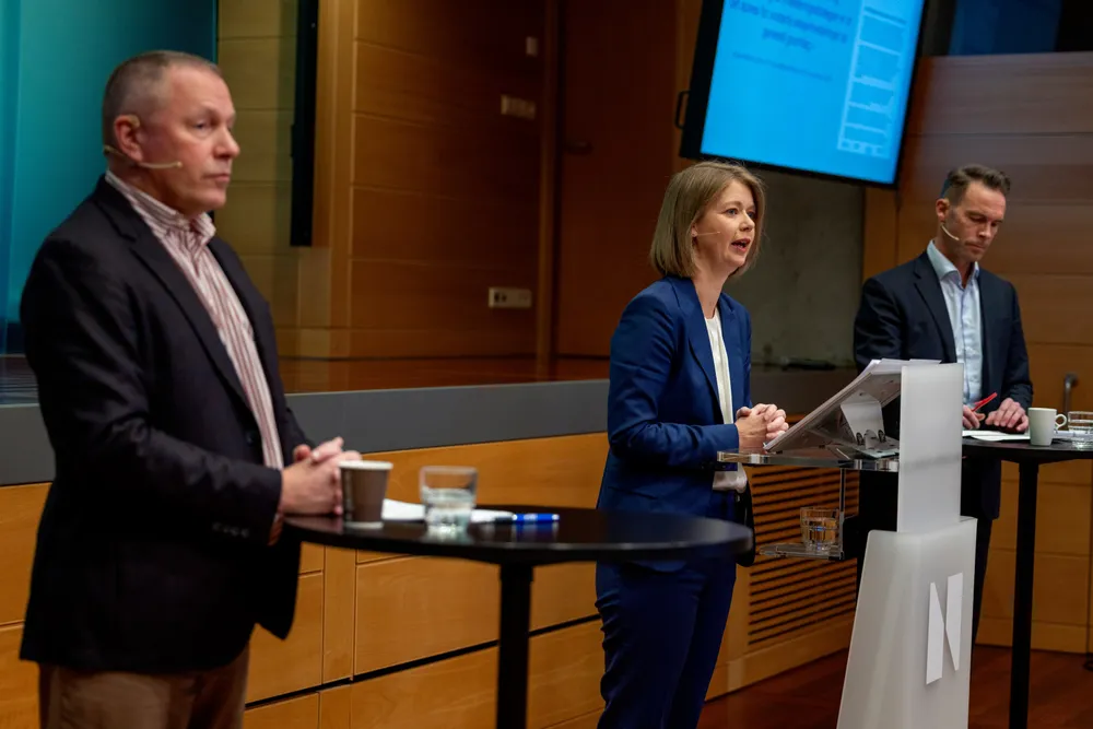 Sentralbanksjef Ida Wolden Bache og Nicolai Tangen og Trond Grande, Nbims leder og nestleder, arrangerte et seminar 28. november om investeringer i unoterte aksjer i Oljefondet.