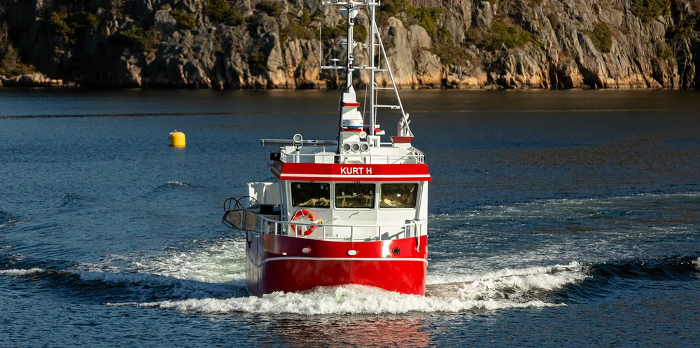 Et kort og bredt skrog skal skyves fram med tradisjonell dieseldrift. Og den utfordringen kommer nye «Kurt H» veldig bra ifra, mener reder Håkon Håkonsen.