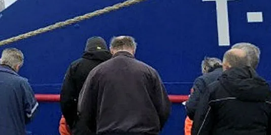 AKSJONERTE: «Lance» kom til kai i Tromsø forrige uke, og det tradisjonsrike salget av selkjøtt var i gang. Men i timene før salget, aksjonerte politiet mot båten.