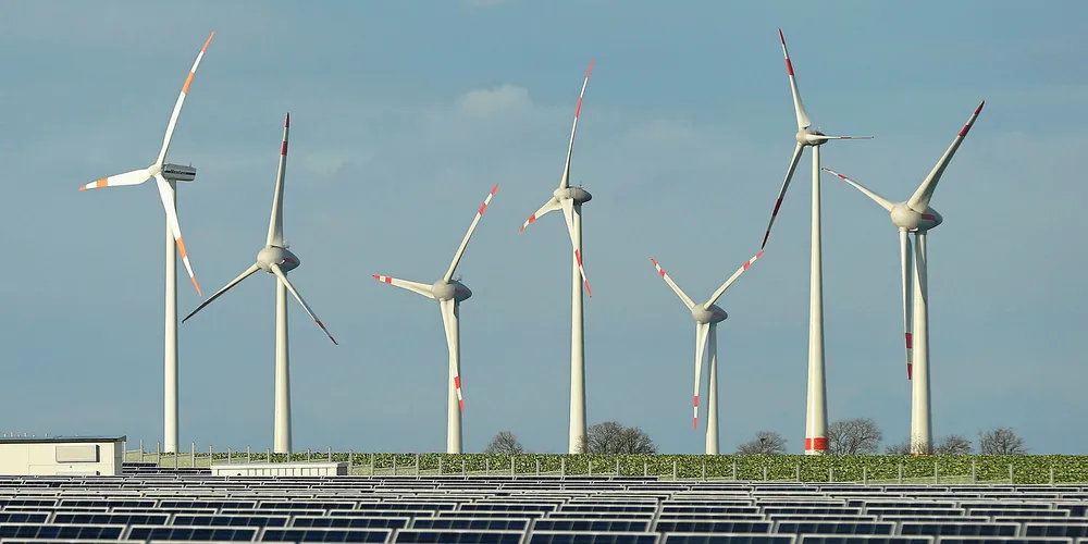 Solar developers face tight module market in 2018: IHS