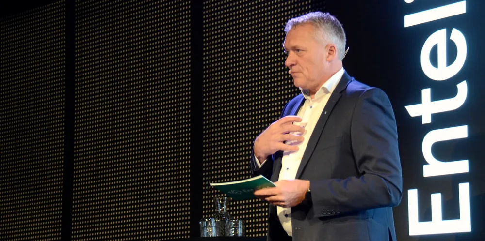 Entelios-sjef Kolbjørn Hembre tilbyr nå de nye fastpris-avtalene, men er fortsatt skeptisk: – Kundene sitter fortsatt med hele profilrisikoen, sier han.