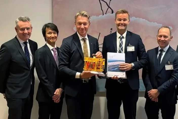 Equinor and the Fram Sor joint venture present the PDO to Minister for Energy Terje Aasland