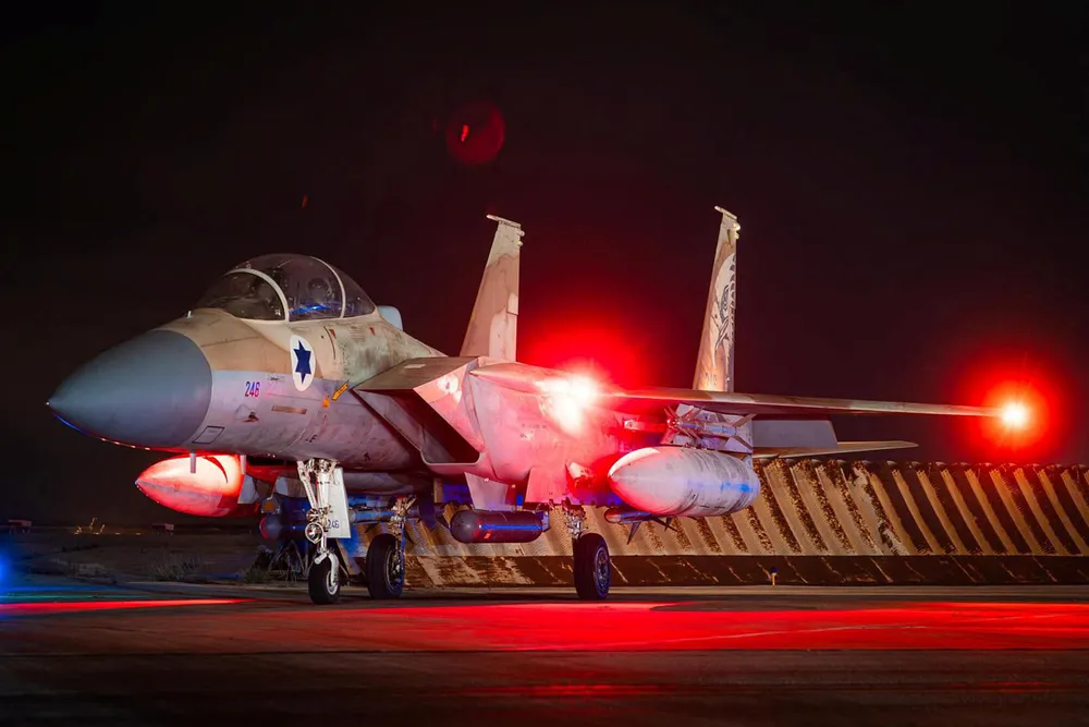 Det israelske kampflyet bidro til å avverge 300 trusler fra Iran i helgen. Nå skal det slås hardt tilbake.
