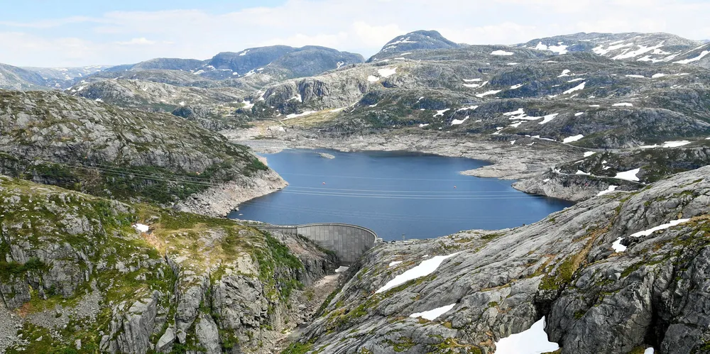 Maagasinkapasiteten i Norge er nå oppjustert til 87 TWh. Her i fra magasin innenfor Lysebotn.