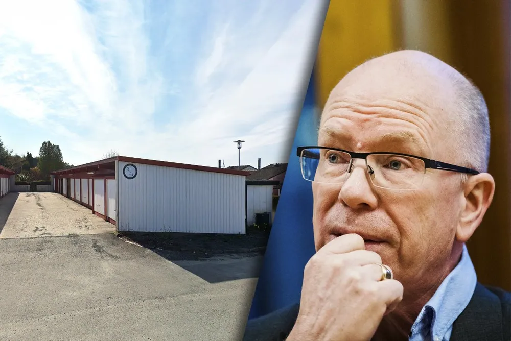 Frittstående garasjer, som denne i Kristiansand, skal ikke ha strømstøtte, konkluderer RME, her ved toppsjef Tore Langset. Flere nettselskaper følger nå opp tolkningen og fratar borettslag deler av strømstøtten.