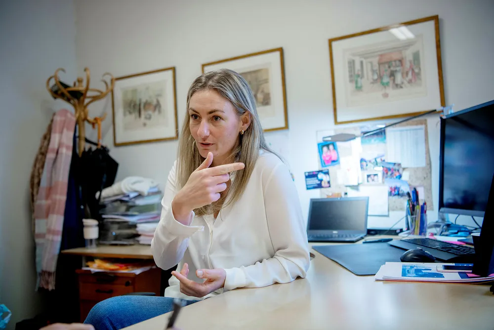 Fagdirektør Camilla Nervik i Datatilsynet forstår at liv og helse kommer foran personvern, når man er tvunget til å velge. Hun ber likevel helsemyndighetene og sykehuslederne ordne opp.