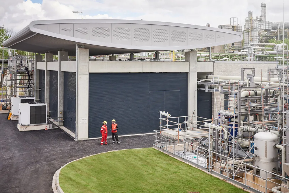 Ut­slipps­fritt hyd­ro­gen er dy­re­re enn hyd­ro­gen med ut­slipp, og vil for­bli det len­ge frem­over, skriver innleggsforfatteren. Her fra Refhyne i Tyskland, verdens største hydrogenanlegg i sitt slag.