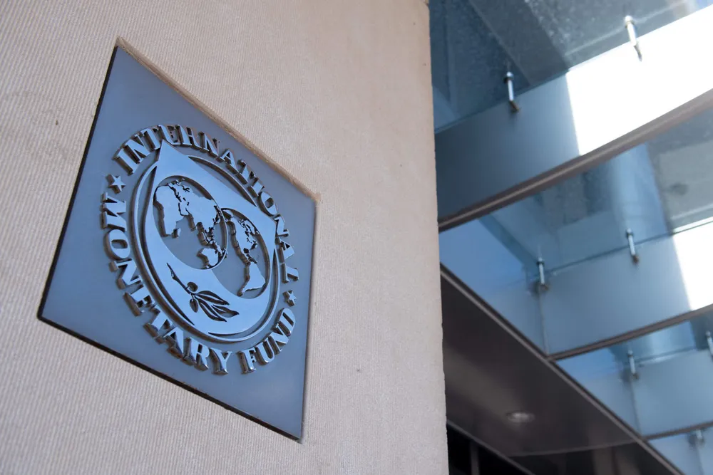 Forskere har vist at økonomiske prognoser, både fra private og offisielle, internasjonale organisasjoner som IMF, ofte slår feil.