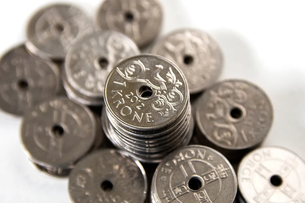 Verdien av Norges valuta er rekordlav. Hva kan forklare den svake kronekursen?