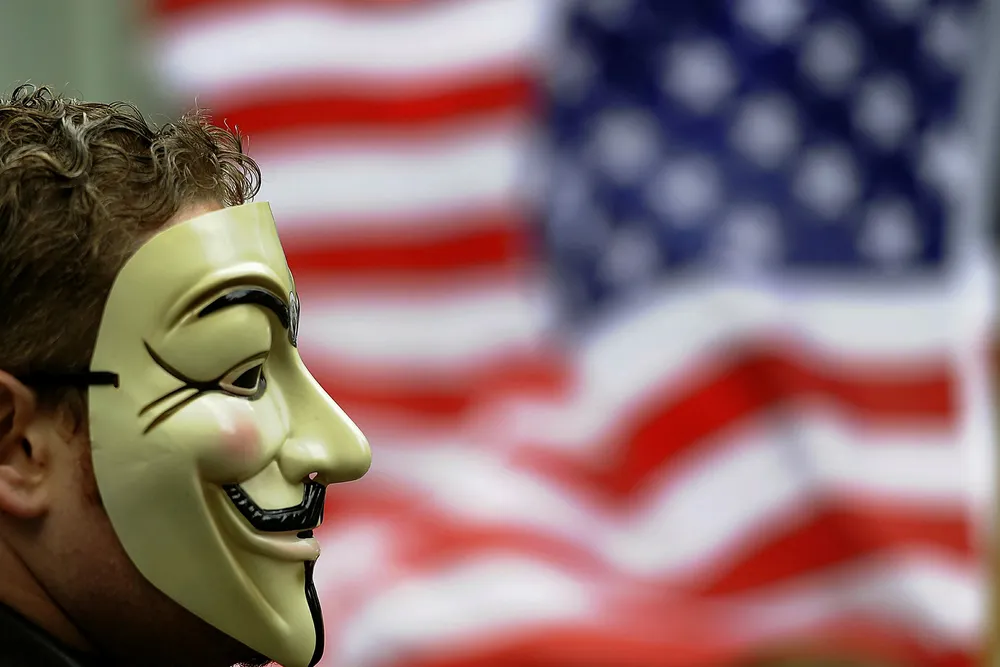 Renten investorene krever for å låne ut penger til risikable selskaper er den høyeste siden 2011. På bildet ses en person under massedemonstrasjonene «Occupy Wall Street» i 2011 der demonstrantene skyldte på Wall Street og grådige selskaper for finanskrisen som førte til at mange unge blant annet slet med å betale studielånene sine.