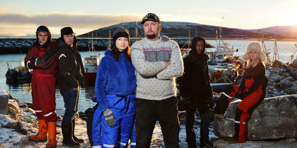 Innspilling av Discovery-serie på Veidnesklubben i Finnmark. Fra venstre: Matz Vegar Lyder, Kirill Svendsen, Alma Arlikeviciene, Svein Vegar Lyder, Moahamedine Turre og Katrin Marthinsen. Foto: Discovery Networks