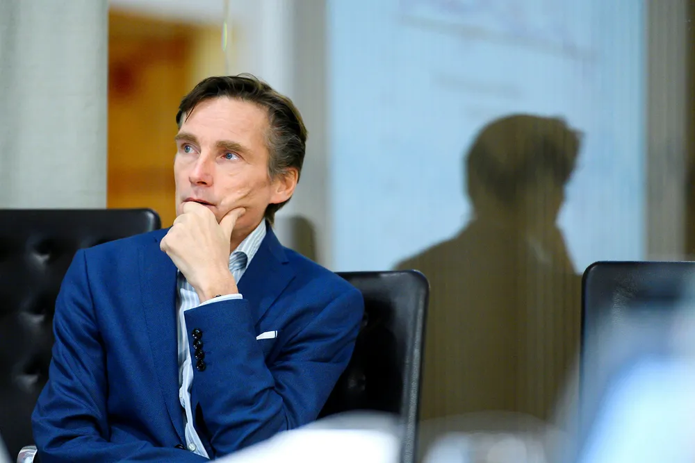 Investeringsdirektør Robert Næss i Nordea Wealth Management påpeker at lignende helsevernselskaper i USA har falt på børs til tross for koronaviruset og nyheter relatert til det. Han mener nervøsiteten i markedet fører til store svingninger, også for slike aksjer.