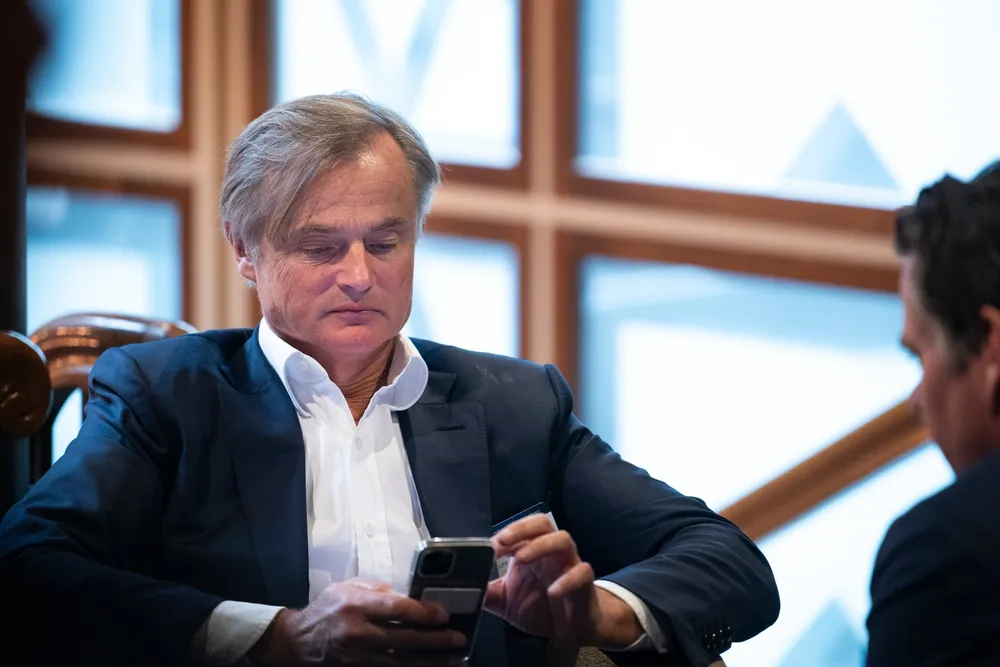 Øystein Stray Spetalen og investeringsselskapet SDSD kom seg ut av Dolphin Drilling ved å gi en rabatt på 63 prosent. Rabatten på salg av et aksjonærlån var enda høyere, hele 70 prosent!