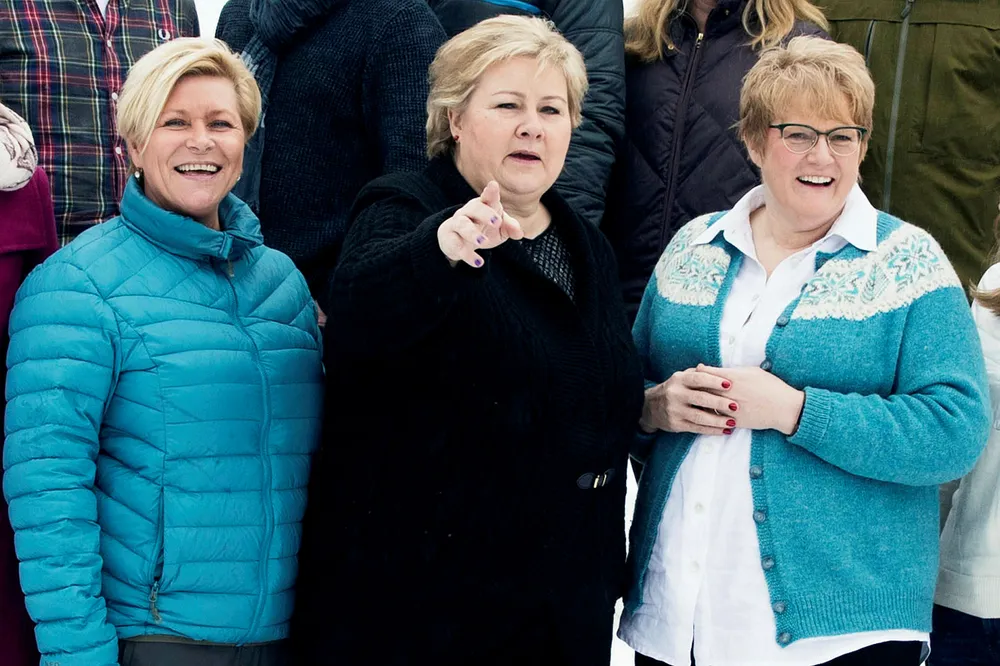 Regjeringen, her representert ved Statsminister Erna Solberg (H) (midten), Finansminister Siv Jensen (FrP) og Kulturminister Trine Skei Grande (V), legger frem revidert statsbudsjett i dag tirsdag. Foto: Berit Roald / NTB scanpix