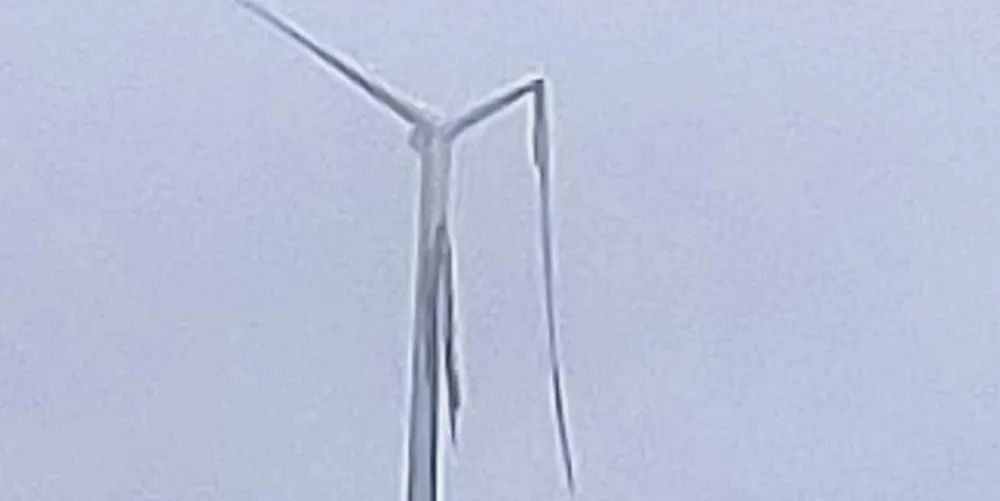 GE turbine with broken blades at Alfstedt-Ebersdorf wind farm.