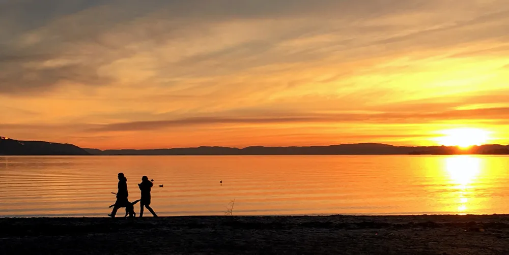 Lav sol, høy himmel. Lav kronekurs, høy strømpris.