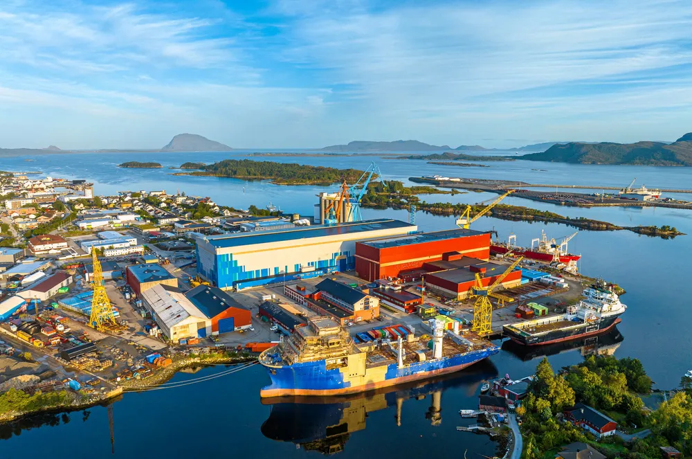 Westcon Yards Florø er blant Sjøforsvarets favoritter når deres fartøy skal fikses og moderniseres.