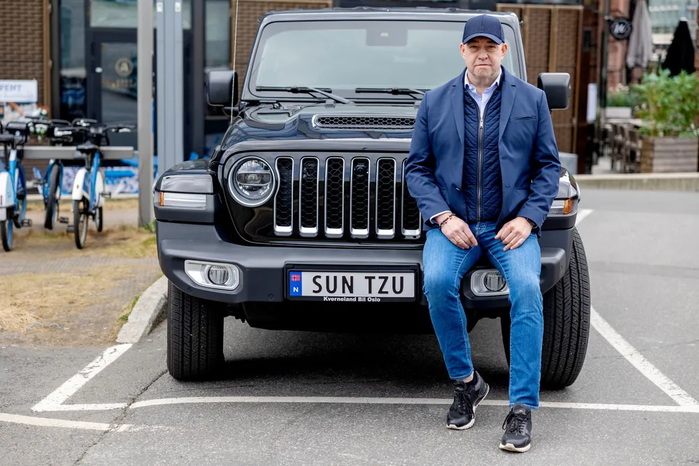 Den kinesiske militærfilosofen Sun Tzus verk «Kunsten å krige» har betydd mye for Morten Klein. Navnet pryder den nye Jeep Gladiatoren hans.