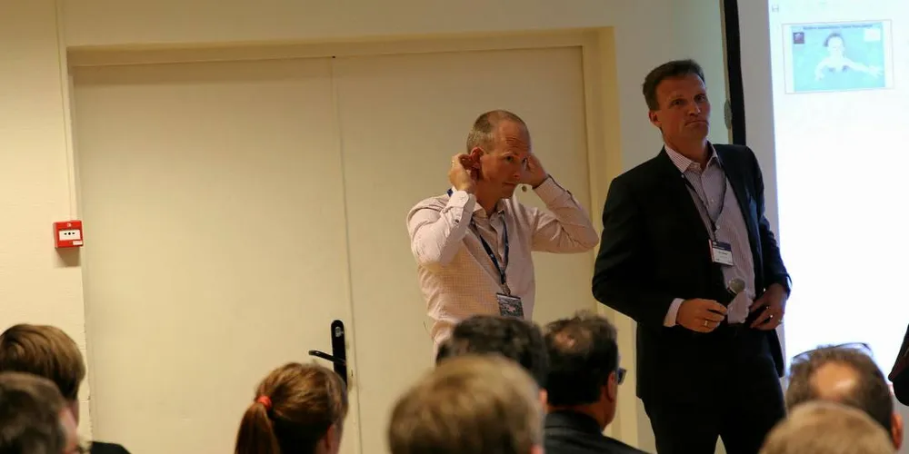 FLERE ARTER: Bellonas Anders Karlsson-Drangsholt (t.v) mener det må produseres mer tang og tare i Norge. Her er han sammen med Ole Jørgen Henæs i Innovasjon Norge.Foto: Arne Fenstad