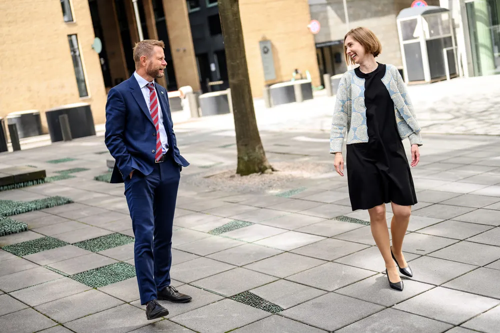 Helse- og omsorgsminister Bent Høie og næringsminister Iselin Nybø. Regjeringen ser på muligheten for å støtte vaksineproduksjon i Norge.