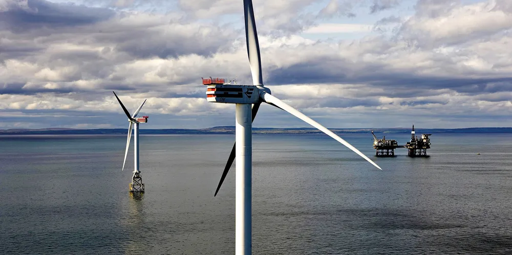 Havet er stort, men trafikken øker og det tas stadig nye biter av havet. Kart over aktivitet langs kysten og utover Nordsjøen viser at det begynner å bli «fullt».