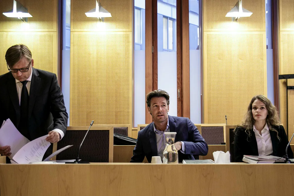Advokat Ole Tokvam, Ryan Wiik og Veslemøy Aga før rettssaken mot WR Entertainment. Foto: Nicklas Knudsen