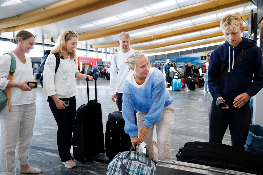 Lene Large (fra venstre), Madeleine Large (21 år), Tim Large, Henriette Large (19 år) og Joachim Large (13 år) har lagt årets sommerferie til Hellas. Familien er blant flere nordmenn som har valgt å droppe USA som reisemål neste årene.