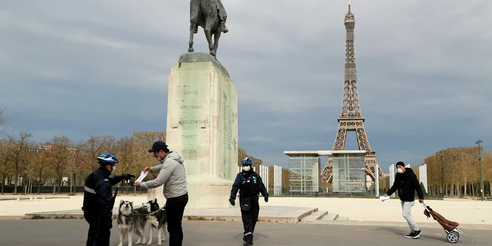 Paris police restricting movement during the Covid-19 outbreak